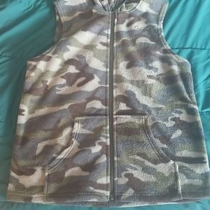 Cabelas boys camo fleece vest